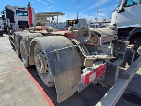 RENAULT C44 8X4 GANCHO HIAB