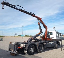 RENAULT D320 6X2 GANCHO Y GRUA lleno